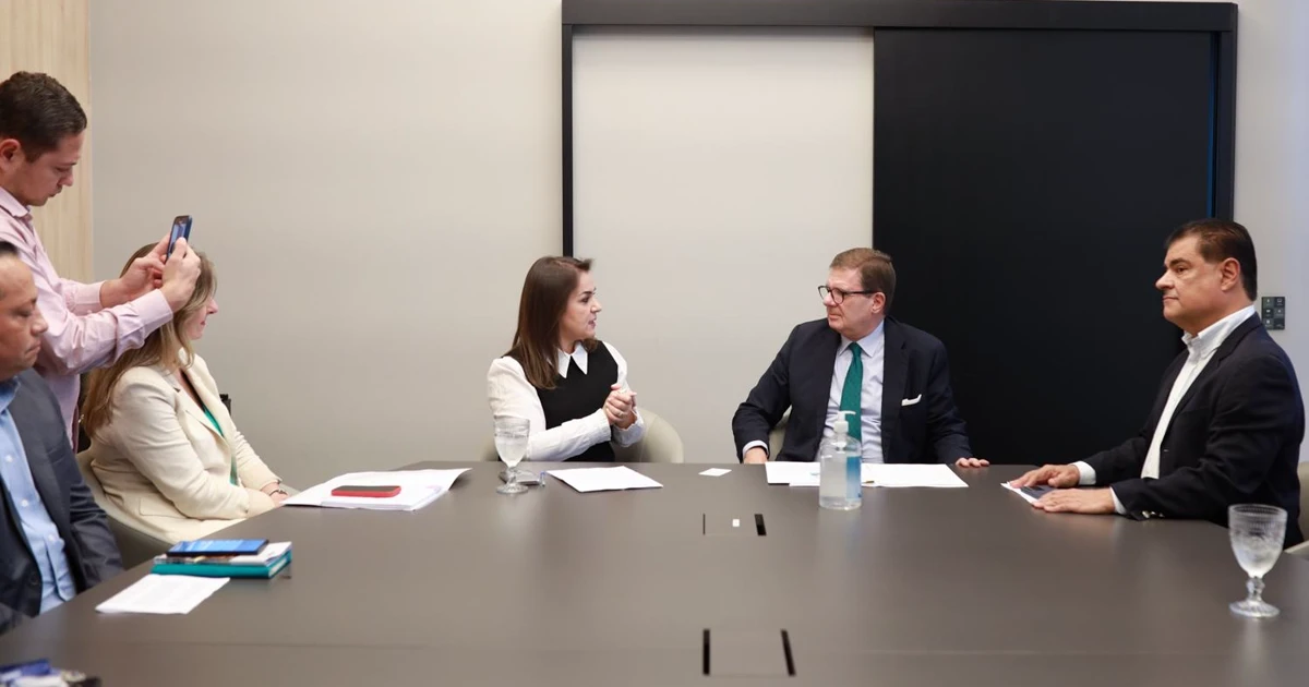 Adriane Lopes defende terceirização da saúde em CG e diz que audiência teve ataques, não diálogo