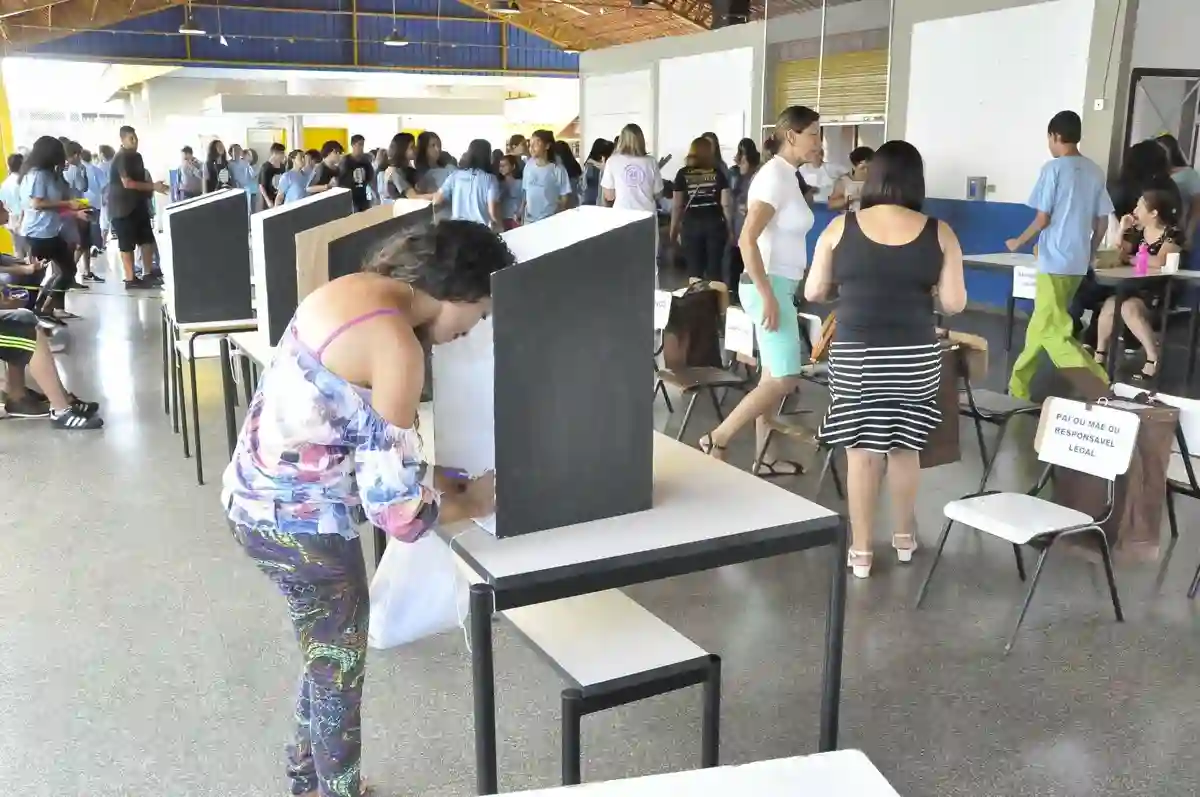 Câmara de CG vota gestão democrática nas escolas e programa de alimentação inclusiva