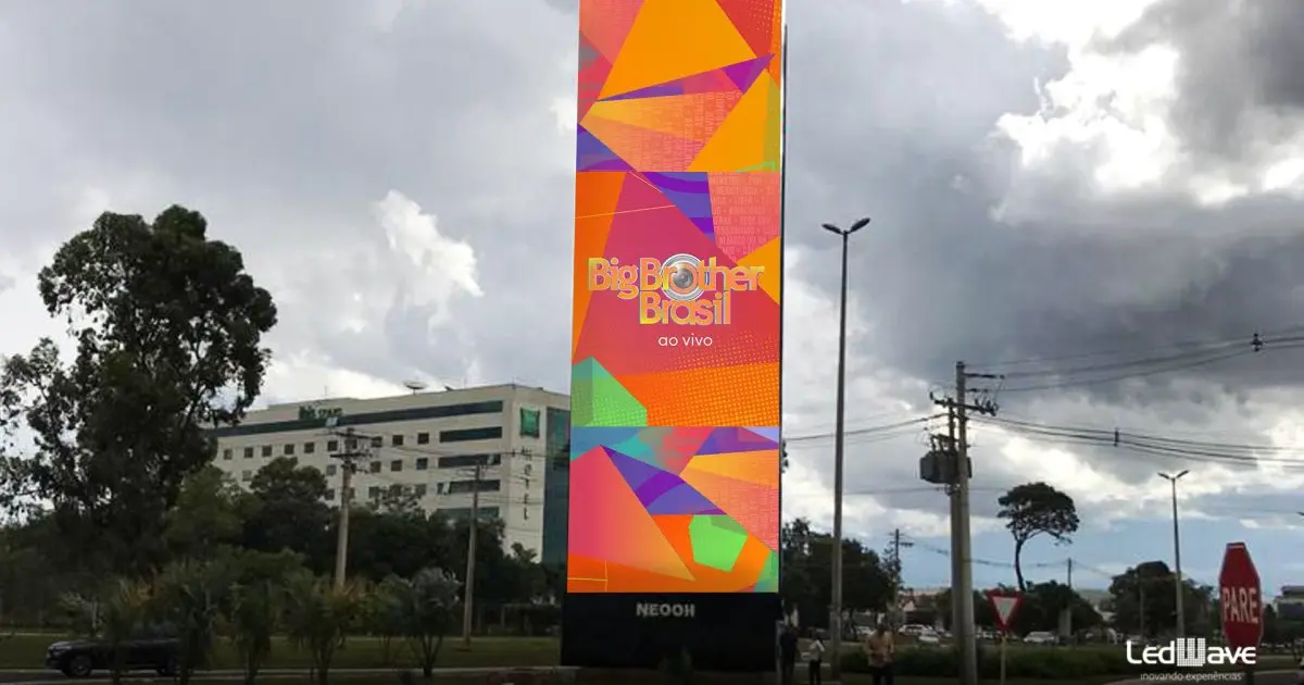 Prefeitura de Campo Grande interdita outdoors e painéis de LED por irregularidades