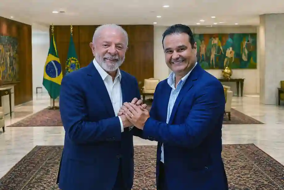 Fábio Trad ao lado do presidente Lula em ato político — parlamentar busca apoio do presidente para candidatura à Prefeitura de Campo Grande