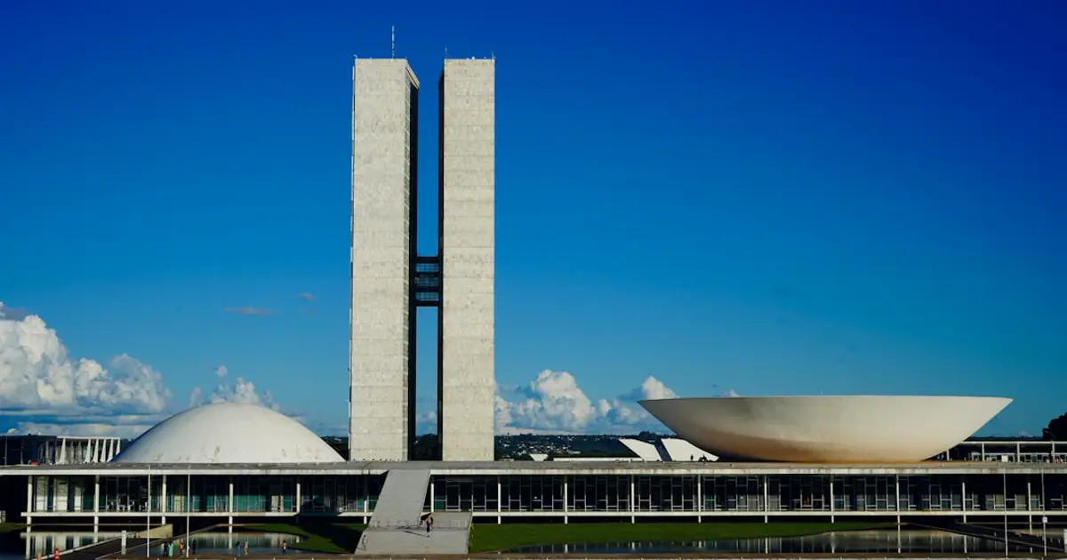 Vander Loubet mira Senado com chapa regionalizada e mulher na suplência