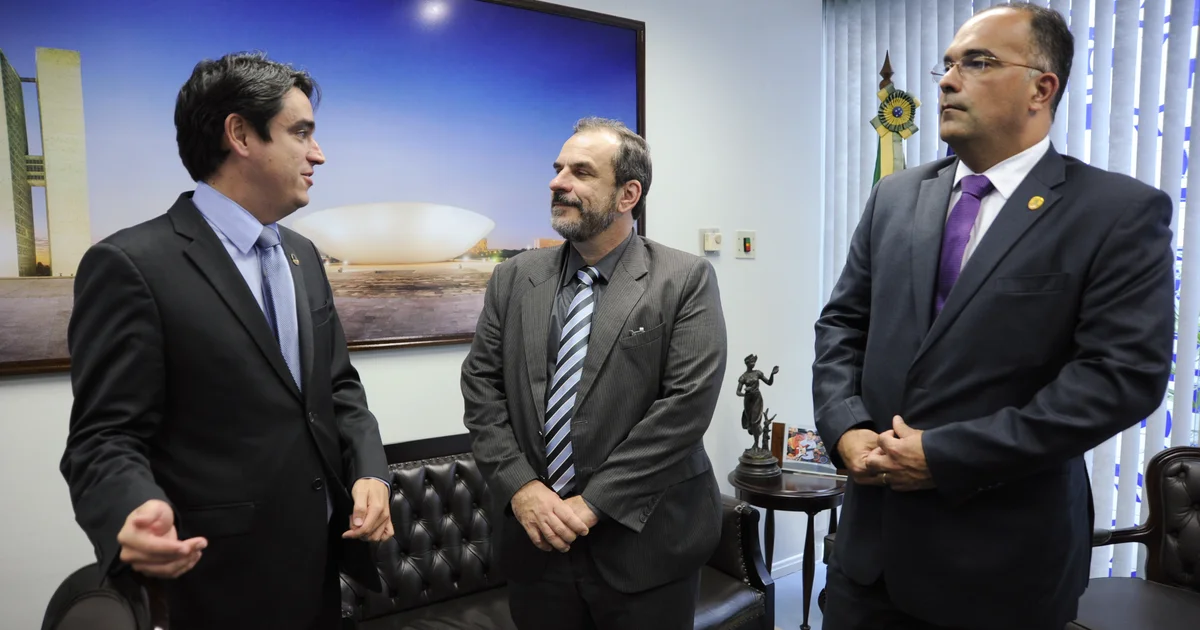 Agentes da Polícia Federal em atuação ostensiva no combate ao tráfico internacional de insumos químicos e narcotráfico na fronteira de Mato Grosso do Sul.