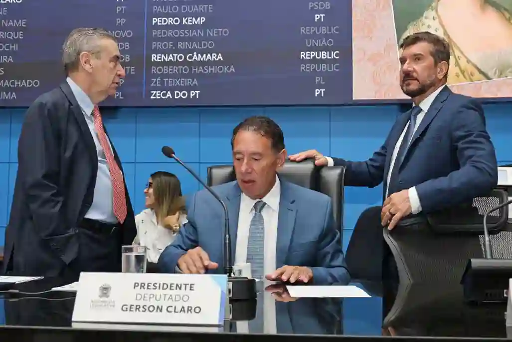 Sessão da Assembleia Legislativa de Mato Grosso do Sul com discussão de projeto de educação inclusiva