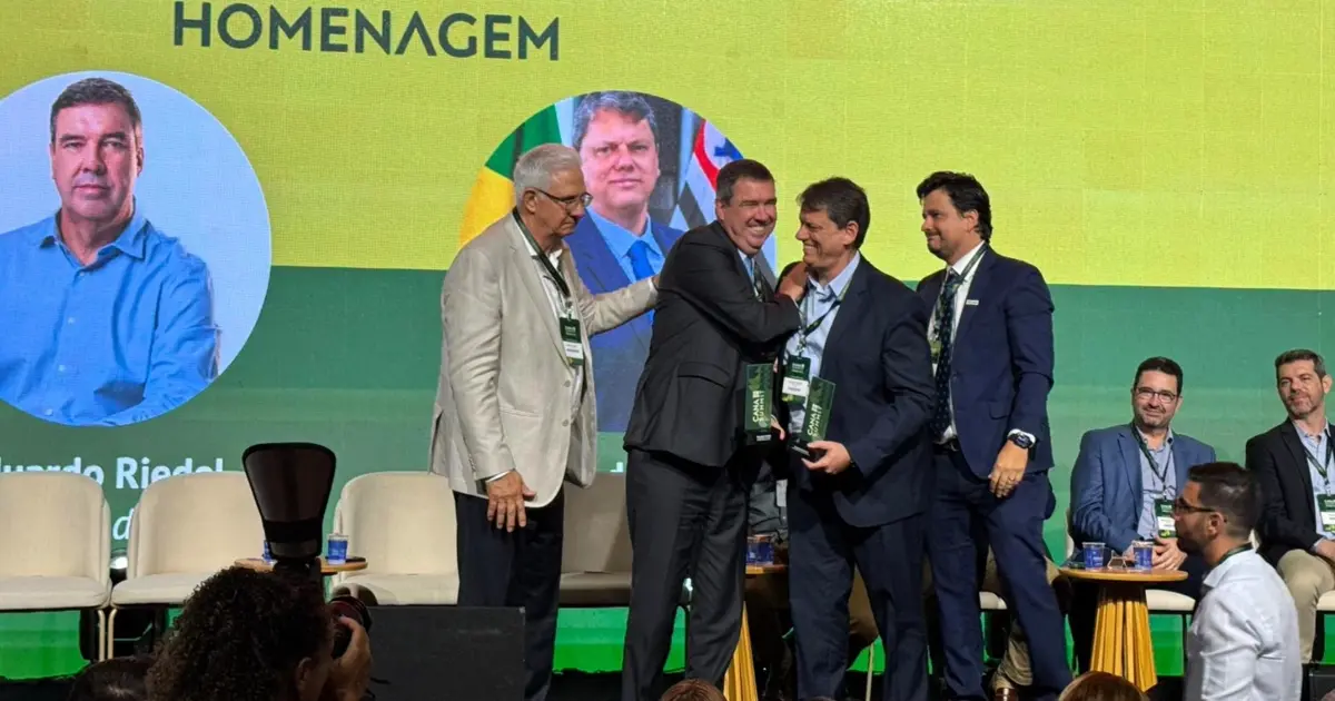 Riedel e Tarcísio dividem palco no Cana Summit e reforçam aliança com leitura eleitoral