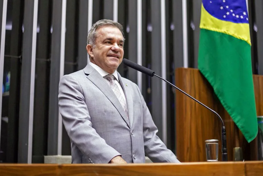 Vander Loubet anuncia pré-candidatura ao Senado | Foto: Correio do Estado Deputado federal Vander Loubet (PT-MS) confirma pré-candidatura ao Senado por MS em 2026
